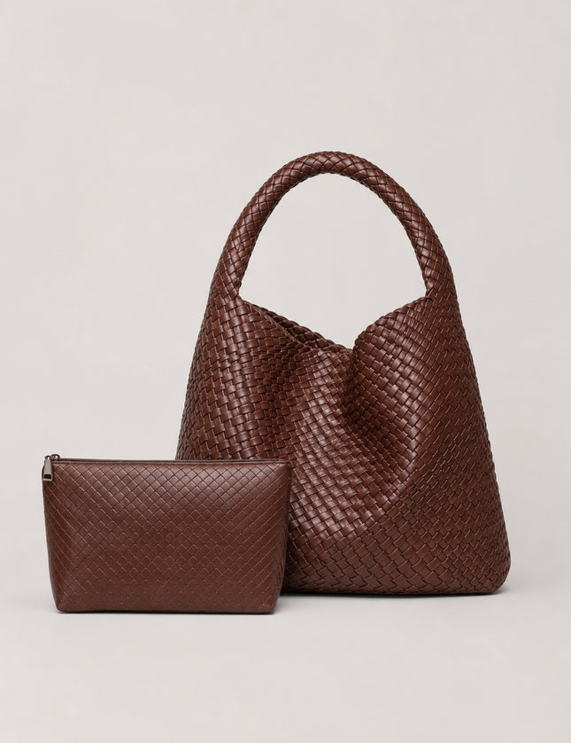 Sac à main tressé femme en similicuir — vue de face sur fond gris clair