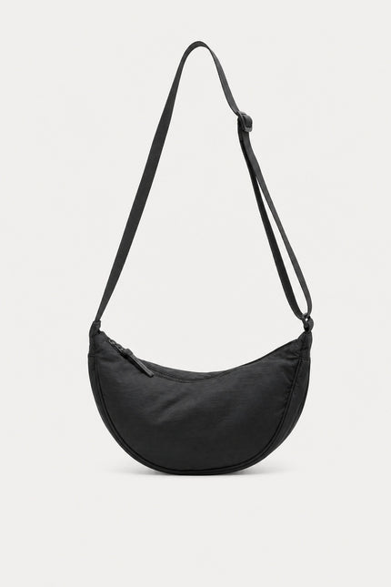 Sac banane bandoulière femme en nylon — vue de face sur fond gris clair