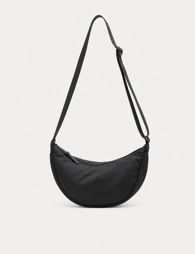 Sac banane bandoulière femme en nylon — vue de face sur fond gris clair