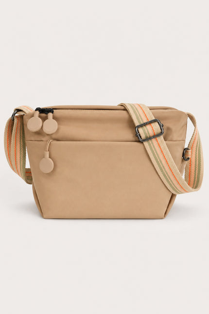 Sac banane de voyage femme en nylon multi-poches — vue de face sur fond gris clair