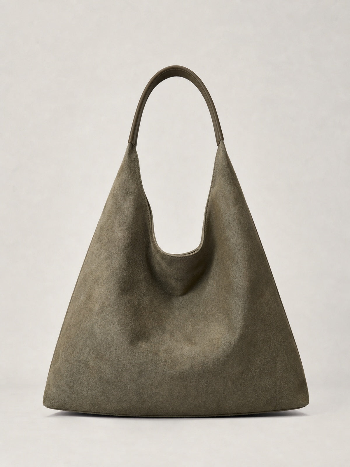Sac besace femme en suédine avec pochette — vue de face sur fond gris clair