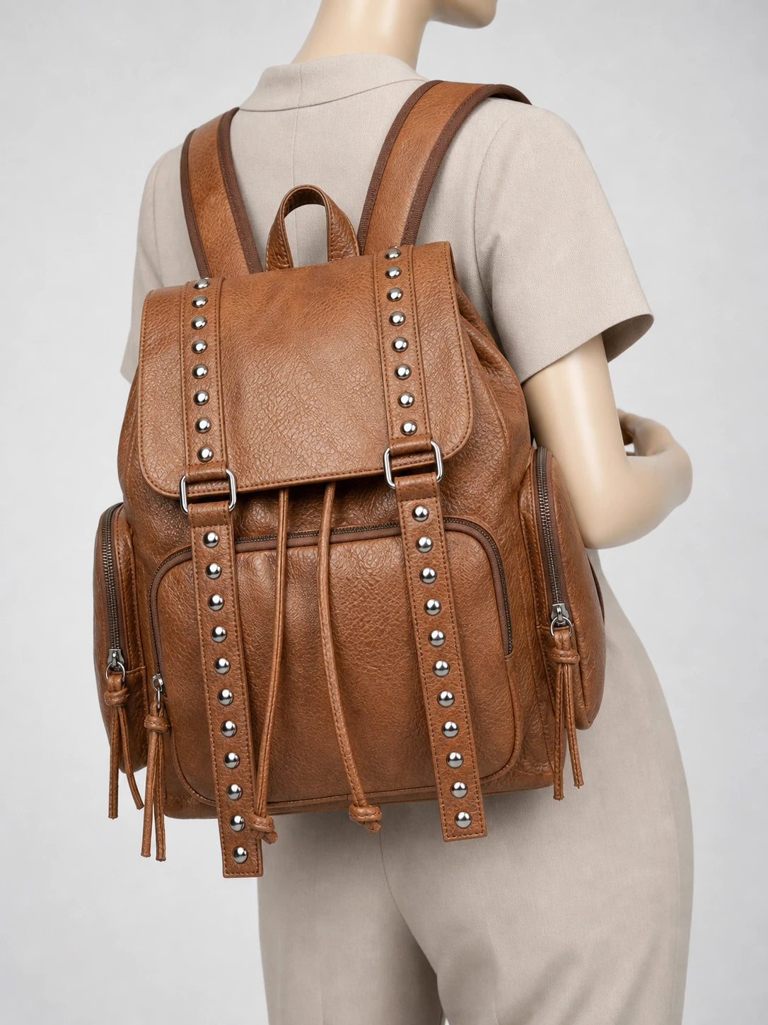 Sac à dos femme cuir vegan élégant quotidien - lifestyle porté - Aurean Paris