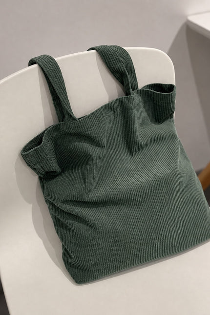 Tote bag femme en velours côtelé — détail rapproché du sac