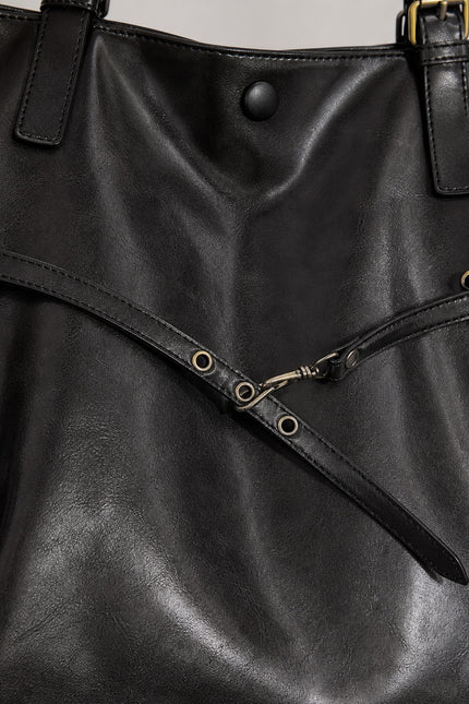 Grand sac cabas de cours femme en similicuir évasé — détail rapproché du sac