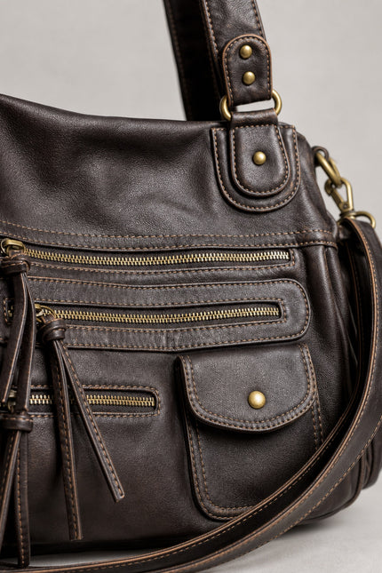 Sac cabas marron femme en polyuréthane avec bandoulière — détail rapproché du sac