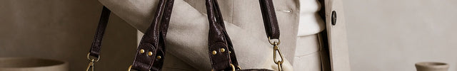 Sac de cours femme en similicuir avec bandoulière — porté sur mannequin avec une tenue