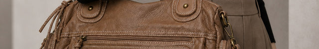 Sac cabas femme multi-poches avec bandoulière — porté sur mannequin avec une tenue