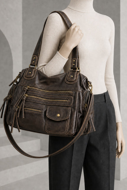Sac cabas marron femme en polyuréthane avec bandoulière — porté sur mannequin avec une tenue