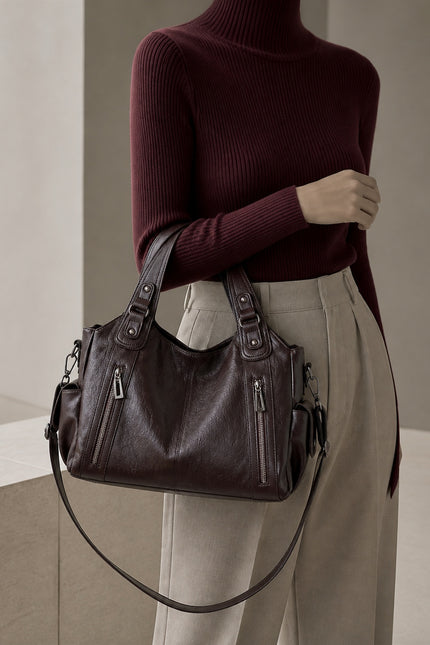 Sac cabas femme à deux compartiments en similicuir — porté sur mannequin avec une tenue