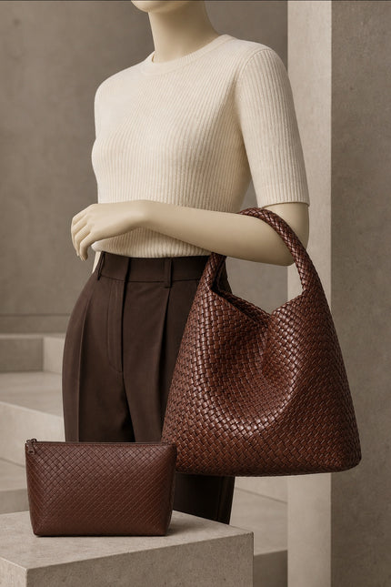 Sac à main tressé femme en similicuir — porté sur mannequin avec une tenue