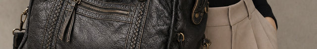 Sac cabas noir de cours femme en polyuréthane — porté sur mannequin avec une tenue