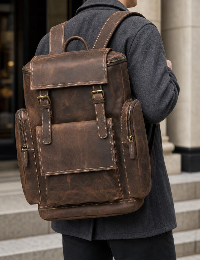 Sac en cuir de qualité homme voyage business - lifestyle porté - Aurean Paris