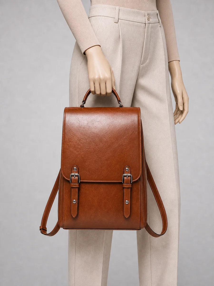 Sac à dos cuir femme grande capacité chic porté à la main en studio - Aurean Paris - Admin refs