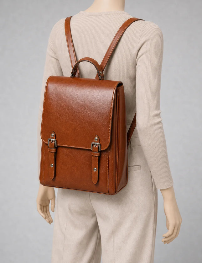 Sac à dos cuir femme grande capacité chic porté en studio - Aurean Paris - Admin refs
