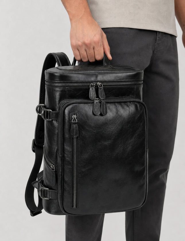 Sac à dos cuir homme business grande capacité porté à la main en studio - Aurean Paris - source inputs