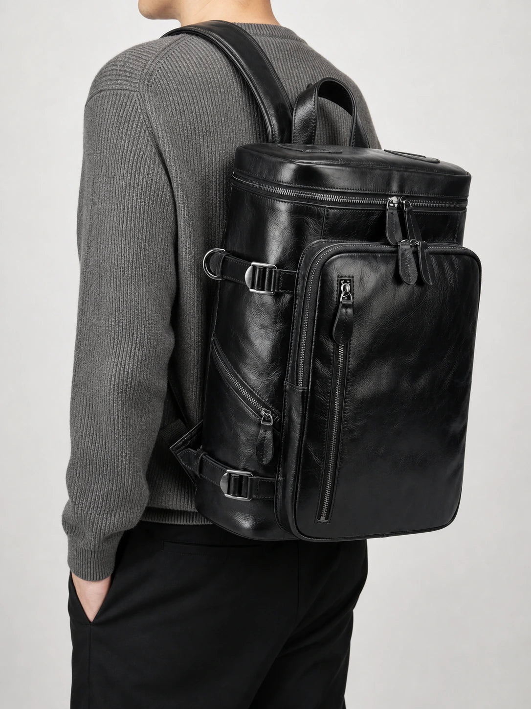 Sac à dos cuir homme business grande capacité porté en studio - Aurean Paris - source inputs