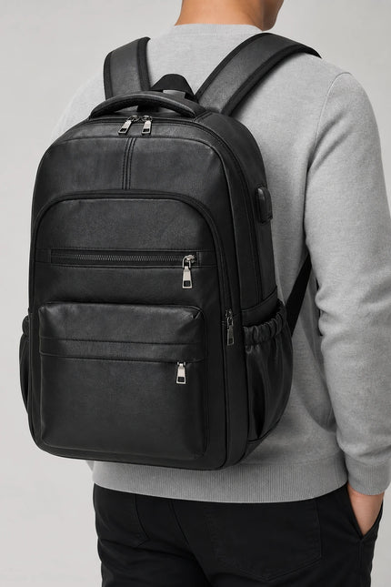 Sac à dos cuir homme grande capacité élégant porté en studio - Aurean Paris - source inputs