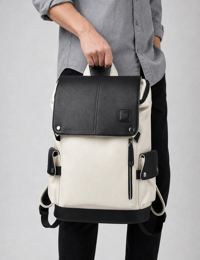 Sac à dos cuir ordinateur homme travail élégant porté à la main en studio - Aurean Paris - source inputs