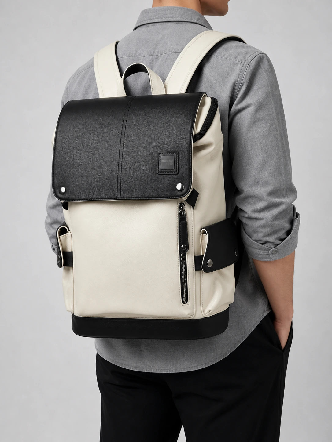 Sac à dos cuir ordinateur homme travail élégant porté en studio - Aurean Paris - source inputs