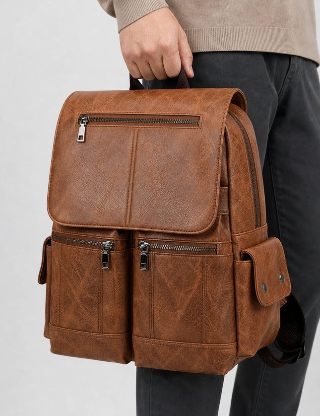 Sac à dos cuir végan ordinateur 16 pouces porté à la main en studio - Aurean Paris - source inputs