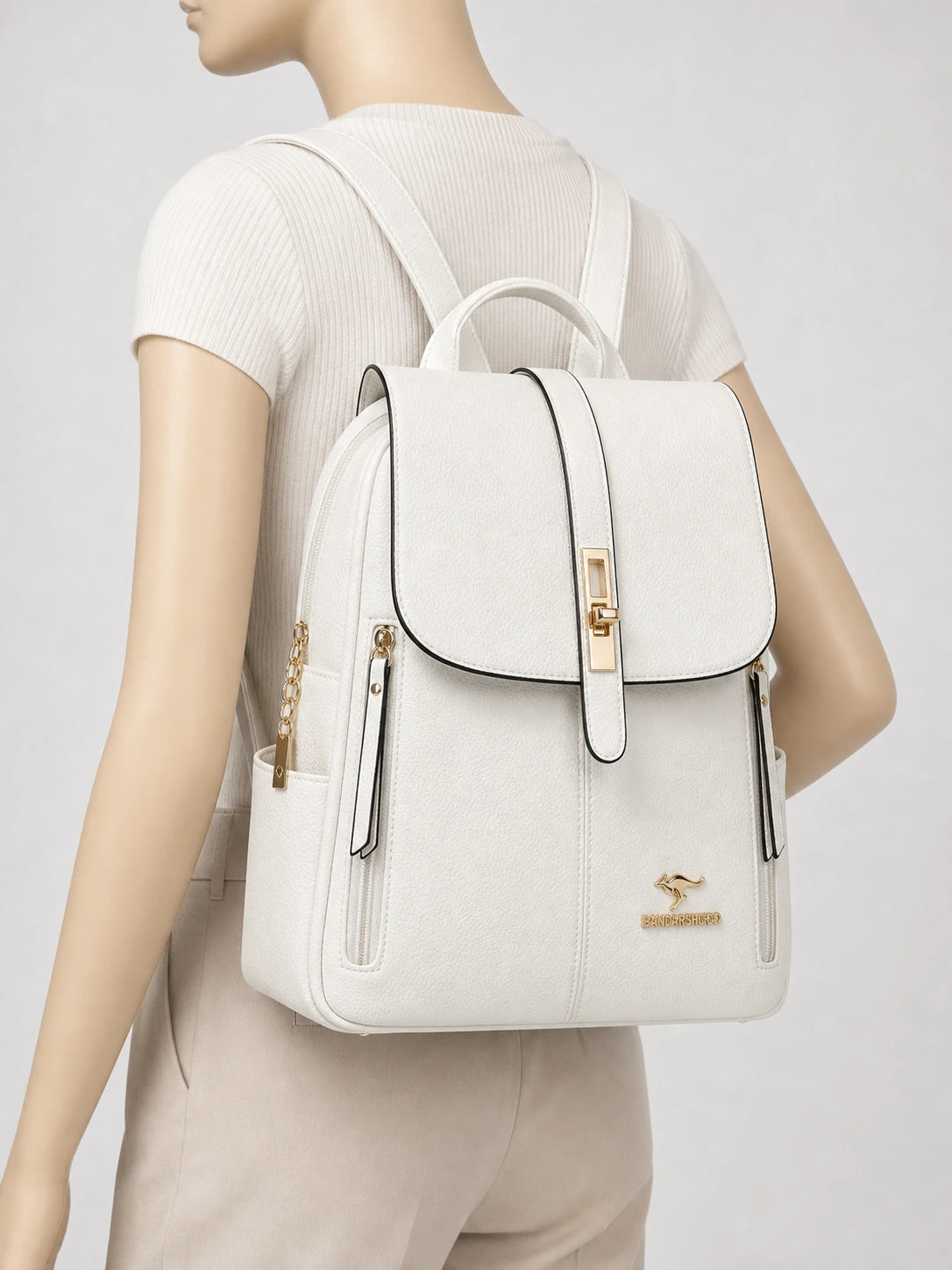 Sac à dos cuir vegan ville femme élégant porté en studio - Aurean Paris - source inputs