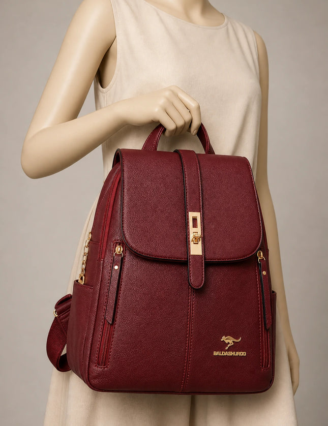 Sac à dos cuir vegan ville vintage femme porté à la main en studio - Aurean Paris - source inputs