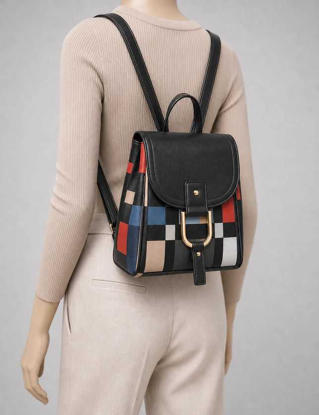 Sac à dos ville compact cuir vegan femme porté en studio - Aurean Paris - Admin refs