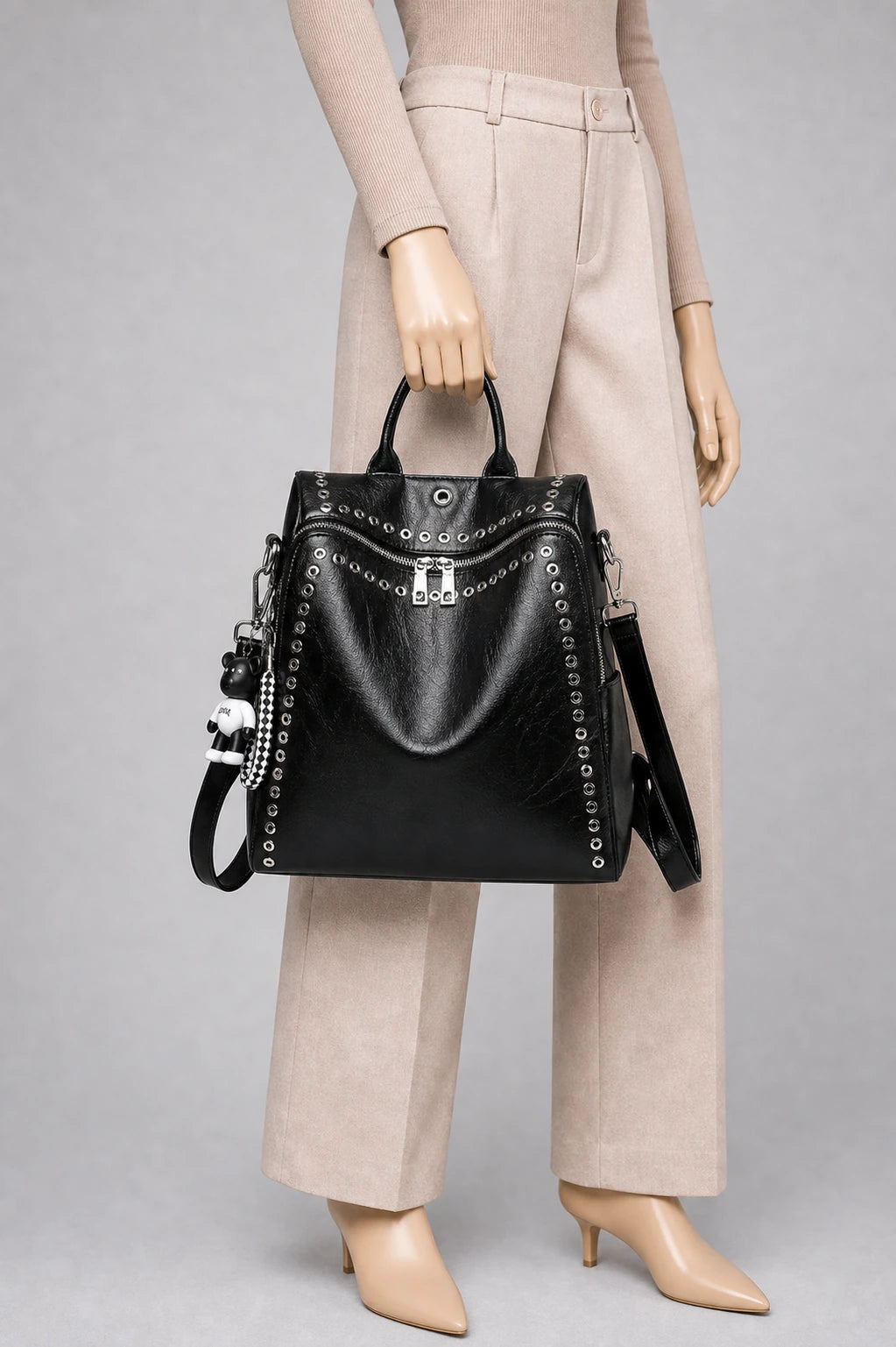 Sac cuir compact femme élégant quotidien porté à la main en studio - Aurean Paris - source inputs