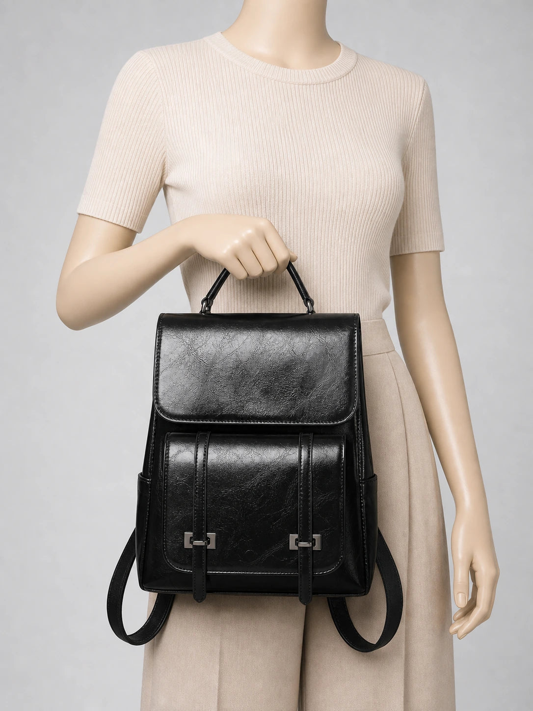 Sac cuir femme élégant style preppy porté à la main en studio - Aurean Paris - source inputs
