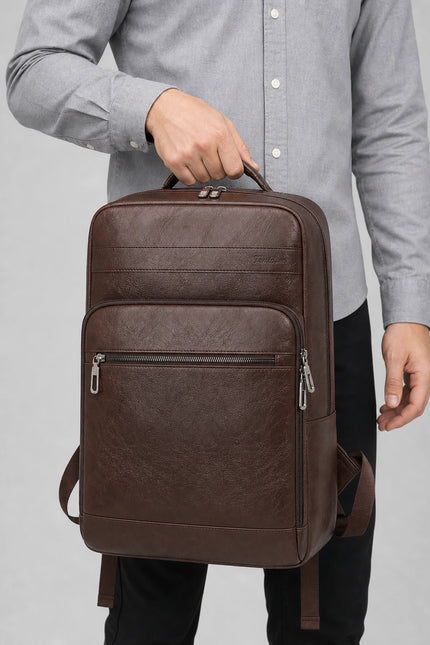 Sac cuir grande capacité ordinateur business élégant homme porté à la main en studio - Aurean Paris - source inputs