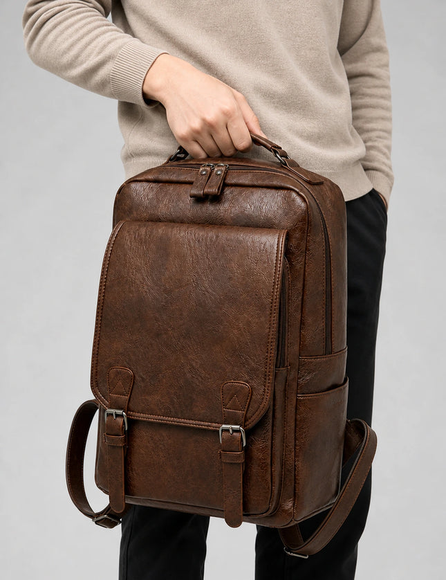 Sac cuir ordinateur grande capacité élégant homme porté à la main en studio - Aurean Paris - source inputs