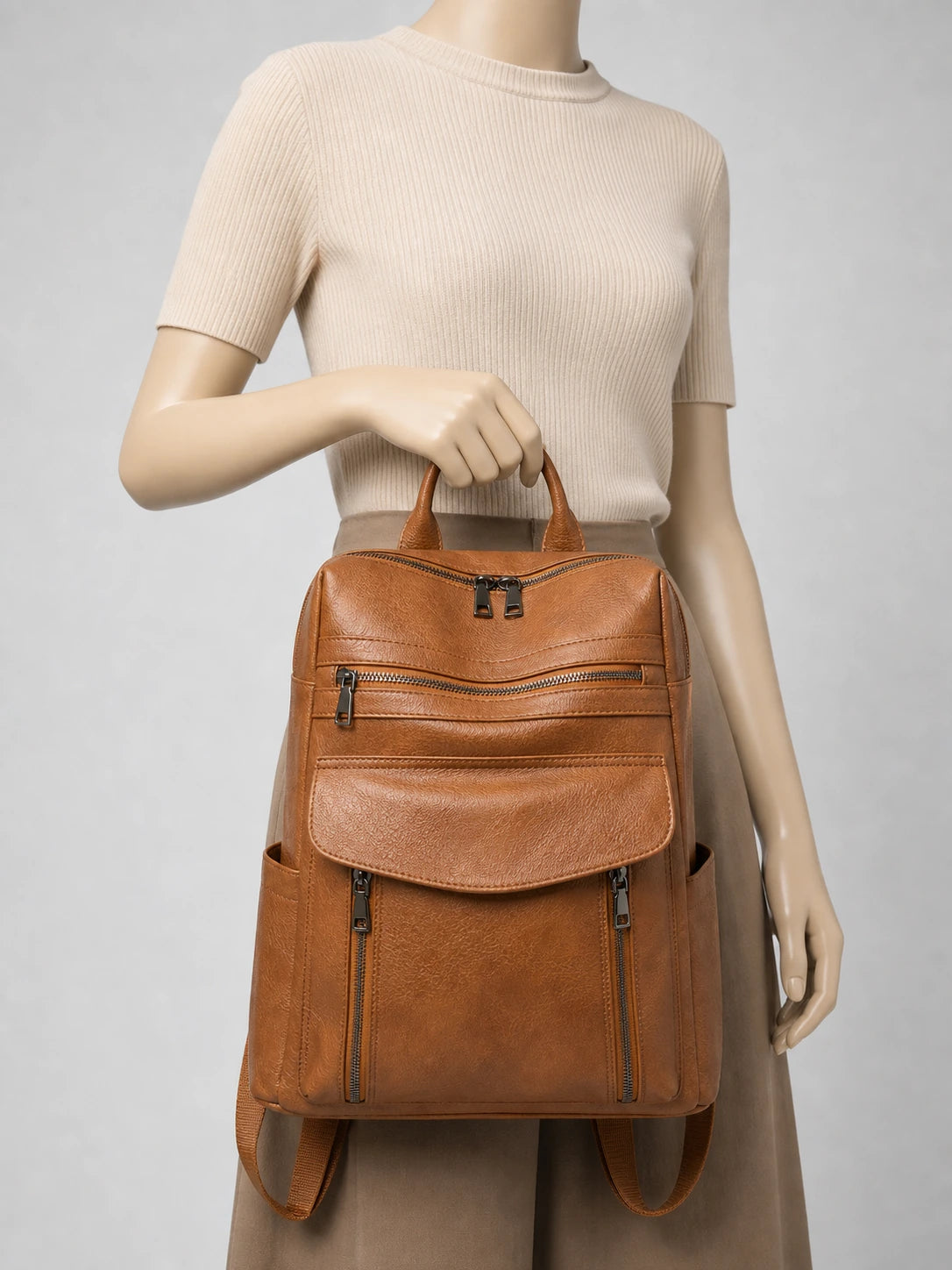 Sac cuir vegan femme élégant quotidien porté à la main en studio - Aurean Paris - source inputs