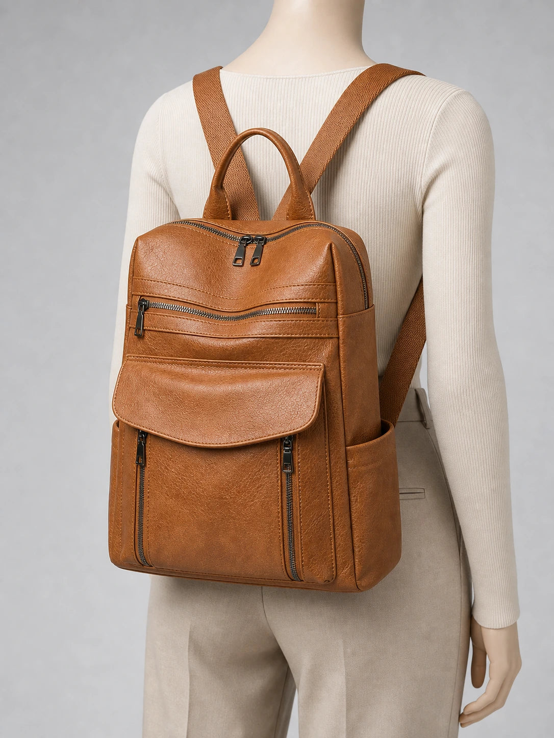 Sac cuir vegan femme élégant quotidien porté en studio - Aurean Paris - source inputs